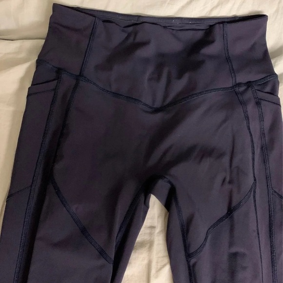 lululemon leggings (in all the right places) - Picture 3 of 7